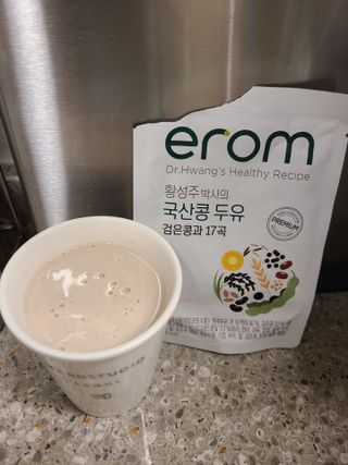 이롬 황성주 박사의 국산콩 두유 검은콩과 17곡 프리미엄 — 5점을 준 리뷰어가 2021년 5월 올린 사용 사진