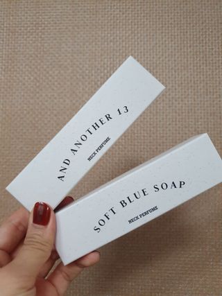 멈칫(MUMCHIT) 넥퍼퓸 NECKPERFUME 2가지 향 — 5점을 준 리뷰어가 2021년 11월 올린 사용 사진
