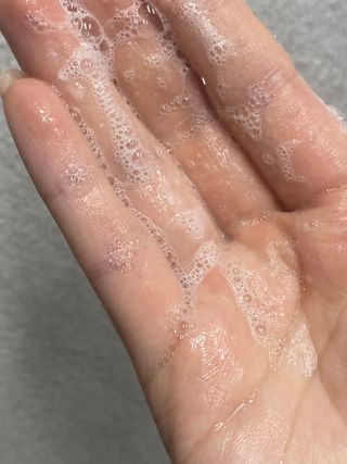 [베러오리진] 무화과 크리미 딥 폼 클렌저/피부 노폐물 & 미세먼지 99 세정 인증 민감성 피부 무자극 인증 — 5점을 준 리뷰어가 2021년 12월 올린 사용 사진