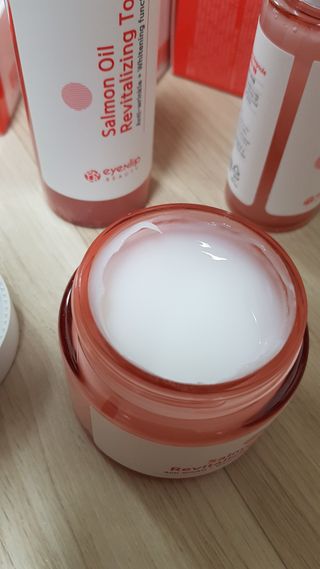 아이앤립 / EYENLIP 아이앤립 연어오일 리바이탈라이징 토너+앰플+크림 3종 세트 — 5점을 준 리뷰어가 2021년 5월 올린 사용 사진