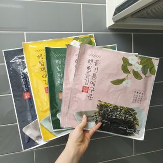 [해림맛김] 들기름에 구운 바삭바삭 김 4종 세트 + 1종 랜덤발송 총5개입 — 5점을 준 리뷰어가 2021년 3월 올린 사용 사진