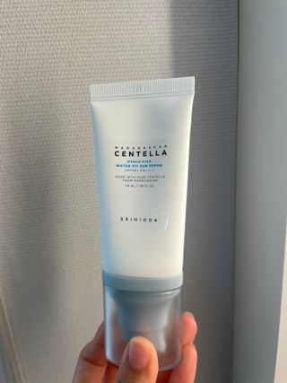 [스킨1004] 마다가스카르 센텔라 히알루-시카 워터핏 선세럼 50ml — 5점을 준 리뷰어가 2024년 5월 올린 사용 사진