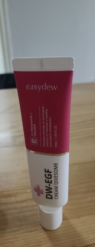 이지듀 DW-EGF 크림 다이브좀_콜라겐이 쏙쏙, 탄력피부로 다이빙 — 5점을 준 리뷰어가 2021년 2월 올린 사용 사진