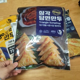 (주)성경순만두 곤약만두.콘치즈만두,삼각당면만두,당면 야끼만두,대구전통 납작만두,떡뽁이 매콤소스,달콤소스 — 3점을 준 리뷰어가 2023년 3월 올린 사용 사진