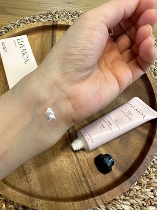 러브모아 향수 고체향수 승무원 고체향수 바르는 향수 니치향수 도손 우드세이지 앤 씨솔트 — 5점을 준 리뷰어가 2022년 12월 올린 사용 사진
