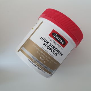 Swisse 스위스 고함량 프로폴리스 2,000mg 210정 — 5점을 준 리뷰어가 2021년 11월 올린 사용 사진