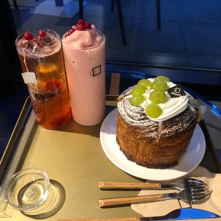 아방갤러리카페 용산아이파크몰점 [아방갤러리카페] 음료 택 2 +  베이커리 5종 중 택 1 — 5점을 준 리뷰어가 2021년 4월 올린 사용 사진