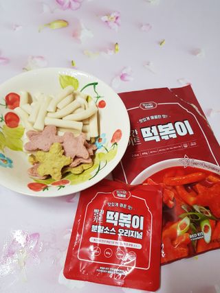 빨간키트 떡볶이 밀키트 2~3인분 매운맛 국물 떡볶이 만들기 쉬운 황금 레시피 분말 소스로 간편한 요리 — 4점을 준 리뷰어가 2021년 10월 올린 사용 사진