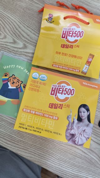광동제약 [광동] 비타500데일리스틱 70포X2개 + 뚱랑이엽서 + 쇼핑백 증정 — 5점을 준 리뷰어가 2022년 1월 올린 사용 사진