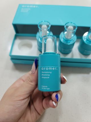 아로메르 리바이탈라이징 블루밍 앰플 10ml x 4ea — 5점을 준 리뷰어가 2021년 8월 올린 사용 사진