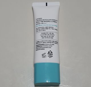 리더스코스메틱 리더스 카밍 바이오틱스 선 에센스 SPF 50+ PA++++ — 3.5점을 준 리뷰어가 2022년 8월 올린 사용 사진