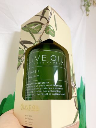 올리브 오일 스킨케어 컴퍼니 [OOSC] 향기로운 보습 로즈 제라늄 바디워시 500ml — 5점을 준 리뷰어가 2021년 4월 올린 사용 사진