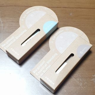 [후르디아] 올리브영 착한보습 비건 립버터 2종 — 5점을 준 리뷰어가 2022년 12월 올린 사용 사진