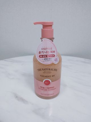벨먼 내추럴스파 수분광채 스크럽 바디워시 600ml 5종 — 4.5점을 준 리뷰어가 2022년 5월 올린 사용 사진