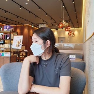 로서울 High Neck T-Shirt Navy, Gray — 5점을 준 리뷰어가 2021년 5월 올린 사용 사진
