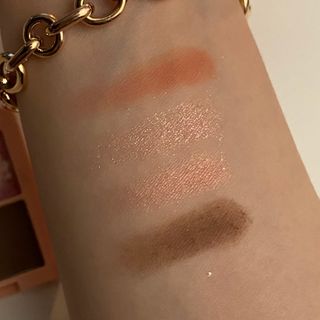 [블랙루즈] 크리스탈 하트 락 섀도우 4종 중 택1 — 5점을 준 리뷰어가 2021년 1월 올린 사용 사진