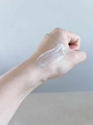 [스킨1004] 마다가스카르 센텔라 히알루-시카 워터핏 선세럼 50ml — 5점을 준 리뷰어가 2024년 5월 올린 사용 사진