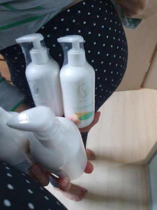 mom e 맘이 내추럴 베이비 케어 샴푸앤바스+로션 — 5점을 준 리뷰어가 2021년 1월 올린 사용 사진