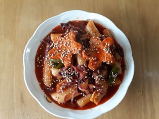 빨간키트 떡볶이 밀키트 2~3인분 매운맛 국물 떡볶이 만들기 쉬운 황금 레시피 분말 소스로 간편한 요리 — 4점을 준 리뷰어가 2021년 10월 올린 사용 사진