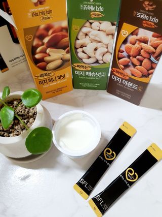 짜먹는 이지견과 짜먹는 이지아몬드, 짜먹는 이지허니피넛, 짜먹는 이지캐슈넛 각 10g X  10포 — 5점을 준 리뷰어가 2021년 3월 올린 사용 사진