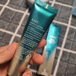 [NEW 탄력유턴 아이크림] AHC 유스 래스팅 리얼 아이크림 포 페이스 — 5점을 준 리뷰어가 2021년 2월 올린 사용 사진