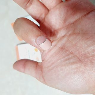 [네일가게] 햇빛에 닿으면 색이 변하는 신기한 햇살 반전 네일스티커_B — 2점을 준 리뷰어가 2021년 8월 올린 사용 사진