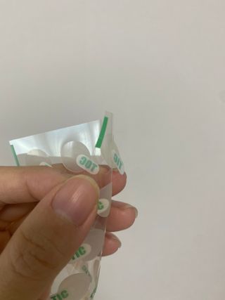 [큐어반H 스팟] 자외선 99프로 차단되는 스틱타입 스팟밴드(1팩 / 66매입) — 5점을 준 리뷰어가 2022년 12월 올린 사용 사진