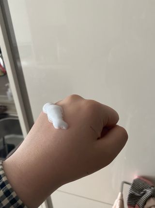 에프에이치아이코리아 노쿠아 물없이 감는 올인원 드라이 노워시 샴푸 폼클렌저 200ml — 5점을 준 리뷰어가 2021년 5월 올린 사용 사진