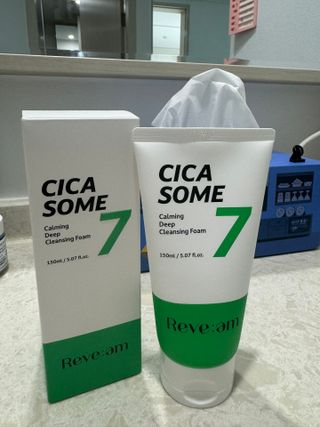 나우 [리브엠] 화해 1등 각질 클렌저! 시카좀 카밍 딥 클렌징 폼 — 4.5점을 준 리뷰어가 2024년 12월 올린 사용 사진