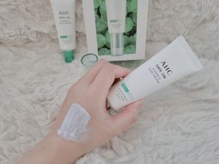 [AHC] 세이프온 에센스 선크림 올리브영 스페셜 증정 기획세트 — 5점을 준 리뷰어가 2022년 6월 올린 사용 사진