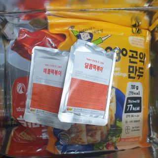 (주)성경순만두 곤약만두.콘치즈만두,삼각당면만두,당면 야끼만두,대구전통 납작만두,떡뽁이 매콤소스,달콤소스 — 4점을 준 리뷰어가 2023년 4월 올린 사용 사진