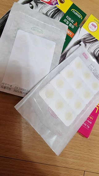 올리브영 엘라밴드 하이드로 도트 스팟패치 12mm, 티트리 — 5점을 준 리뷰어가 2022년 10월 올린 사용 사진