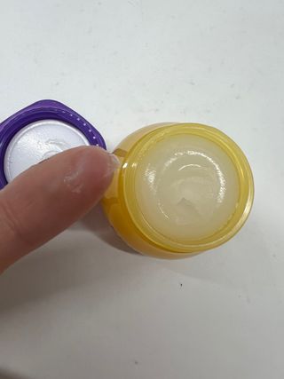 틱톡 [후르디아] 튼입술해결템 올리브영 블루베리 하이드레이팅 허니 립밤 — 5점을 준 리뷰어가 2023년 10월 올린 사용 사진