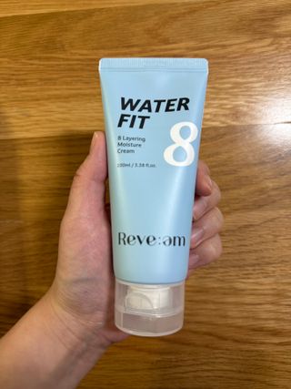 나우 [리브엠]피부 속부터 겹겹이, 촘촘하게! 워터핏8중 수분착붙 크림 — 5점을 준 리뷰어가 2025년 5월 올린 사용 사진
