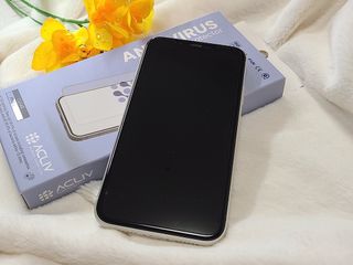 아클리브 Premium 항균 항바이러스 액정 보호필름(iPhone) — 5점을 준 리뷰어가 2022년 10월 올린 사용 사진