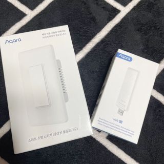 아카라 조명 스위치를 누워서 끄는 방법 (스마트 조명 스위치 2구 + 무선 리모트 스위치 1구 T1, 스마트 허브 E1) — 5점을 준 리뷰어가 2021년 12월 올린 사용 사진