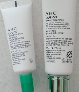 [AHC] 세이프온 에센스 선크림 올리브영 스페셜 증정 기획세트 — 5점을 준 리뷰어가 2022년 6월 올린 사용 사진