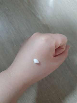 올리브 오일 스킨케어 컴퍼니 [OOSC] 보송보송한 내추럴리 너리시드 핸드크림 125ml — 3.5점을 준 리뷰어가 2021년 4월 올린 사용 사진