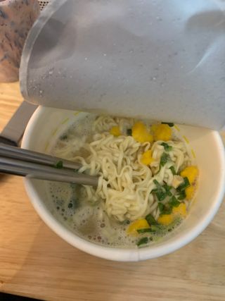 NISSIN 닛신 컵누들  4종 - 씨푸드오리지날, 씨푸드 스파이시, 씨푸드 커리, 씨푸드 XO소스 — 5점을 준 리뷰어가 2022년 12월 올린 사용 사진
