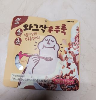 스낵스 와그작후루룩 3종_카카오2봉+아몬드2봉+딸기2봉 (총 6봉) — 5점을 준 리뷰어가 2024년 2월 올린 사용 사진