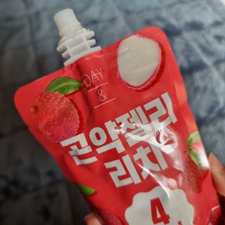 참앤들황토농원 10가지 맛, 입맛대로 스페셜하게~ 가볍게 한 포 땡! 곤약젤리 스페셜 패키지 130ml x 30포 — 4점을 준 리뷰어가 2022년 12월 올린 사용 사진