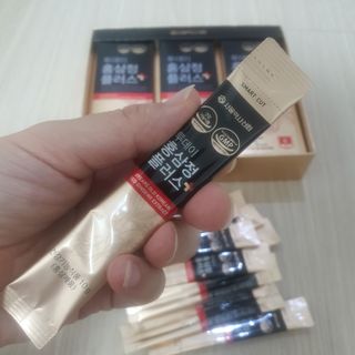 서울약사신협_투데이홍삼정플러스스틱_10g x 30포 — 5점을 준 리뷰어가 2021년 5월 올린 사용 사진