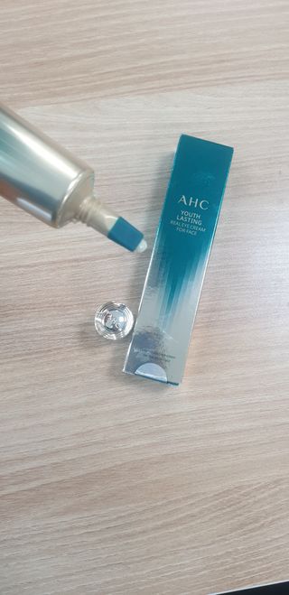 [NEW 탄력유턴 아이크림] AHC 유스 래스팅 리얼 아이크림 포 페이스 — 5점을 준 리뷰어가 2021년 3월 올린 사용 사진
