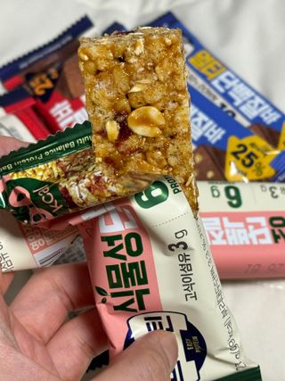 이지프로틴바 3종x각 2ea (고단백질바, 멀티단백질바, 식물성단백질바) — 5점을 준 리뷰어가 2024년 2월 올린 사용 사진