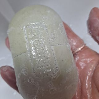 제이제이바이오 허브마사지바 올인원 알약비누 — 5점을 준 리뷰어가 2022년 3월 올린 사용 사진
