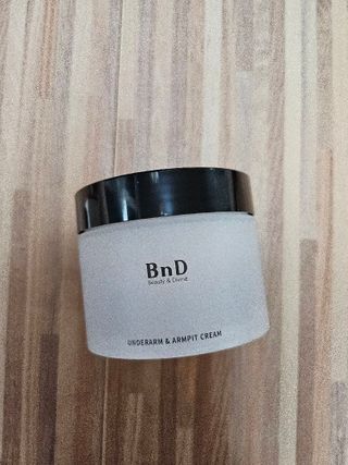 비엔디 2NOW[한글]]BnD 바디 미백 겨드랑이 크림 — 5점을 준 리뷰어가 2024년 12월 올린 사용 사진
