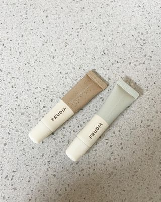 [후르디아] 올리브영 착한보습 비건 립버터 2종 — 5점을 준 리뷰어가 2022년 12월 올린 사용 사진