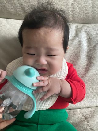 유비맘 트라이탄 코니빨대컵_컬러 랜덤 발송 — 5점을 준 리뷰어가 2021년 1월 올린 사용 사진