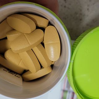 Swisse 스위스 고함량 밀크씨슬 35,000mg 60정 — 5점을 준 리뷰어가 2021년 11월 올린 사용 사진