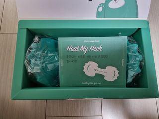 힐니스북 [힐마이넥]   거북목 통증완화를 위한 휴대용 목 안마기 — 4점을 준 리뷰어가 2022년 12월 올린 사용 사진